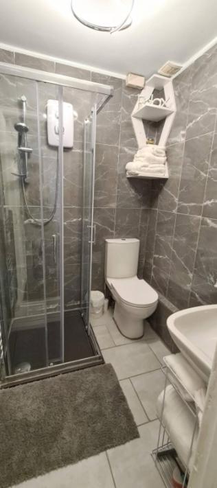 Entire 2 Bed Flat On 3Rd Floor Near City Centre & Stadium Cardiff Exterior foto
